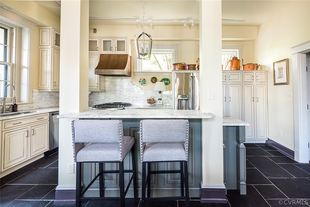 2007 Monument Avenue Unit: U2