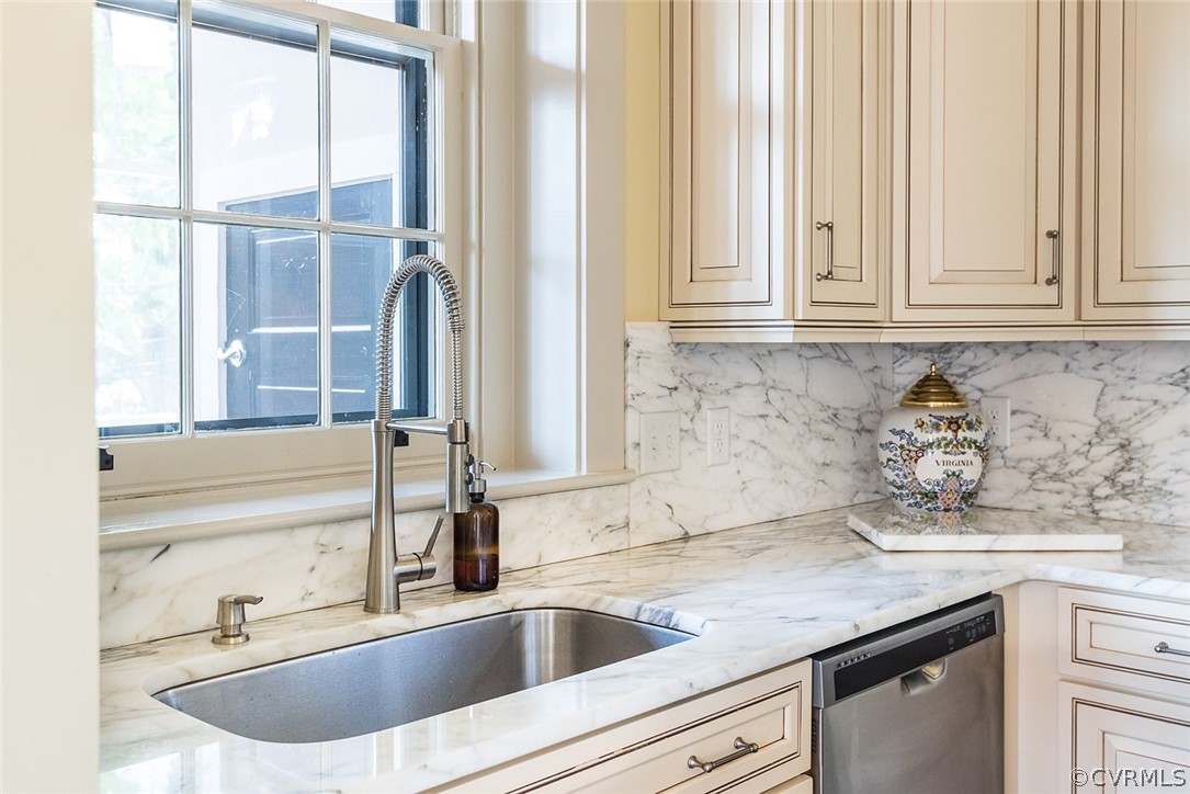 2007 Monument Avenue Unit: U2