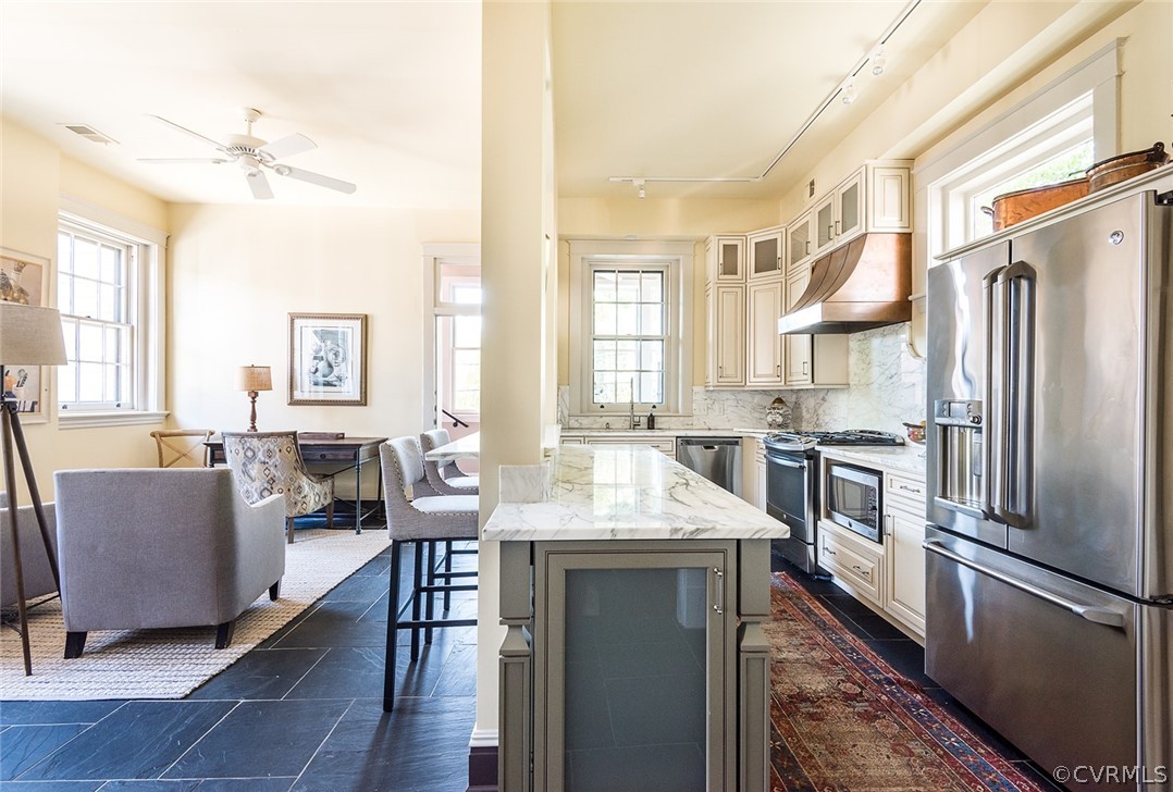 2007 Monument Avenue Unit: U2