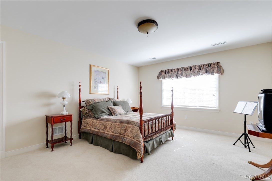 124 Lindenhurst
