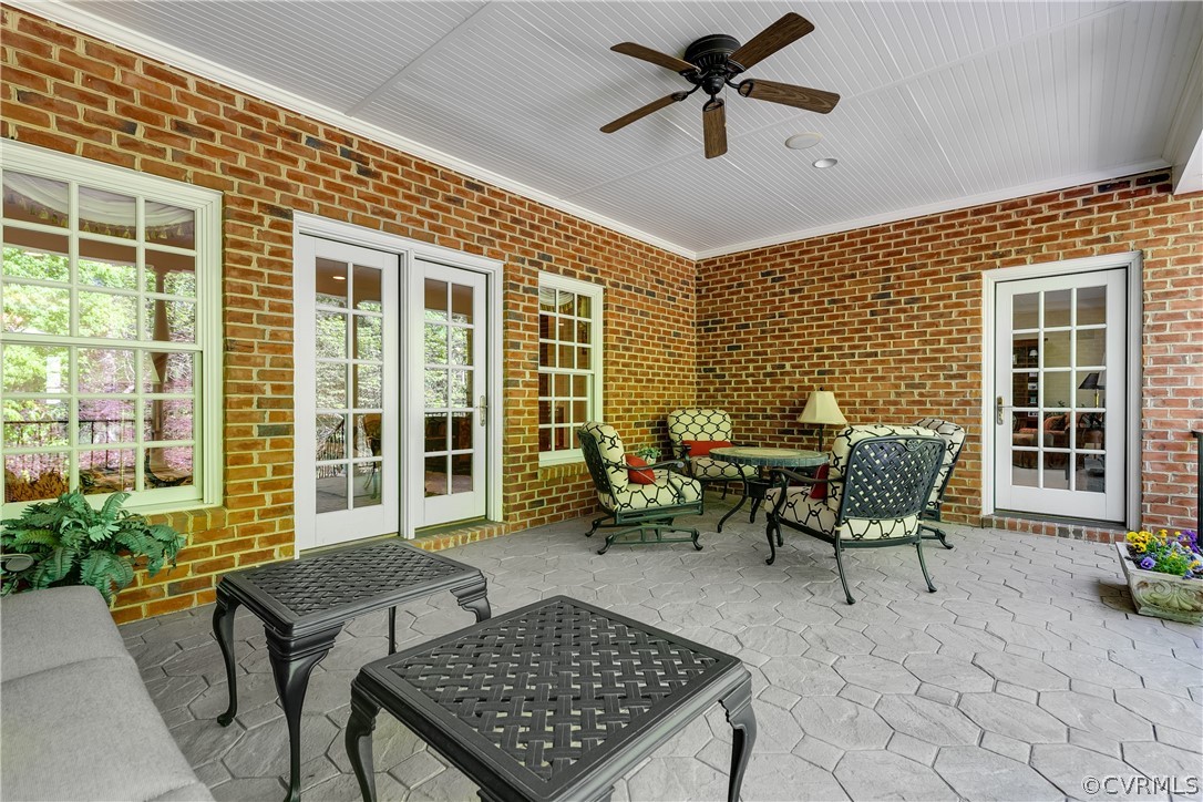124 Lindenhurst