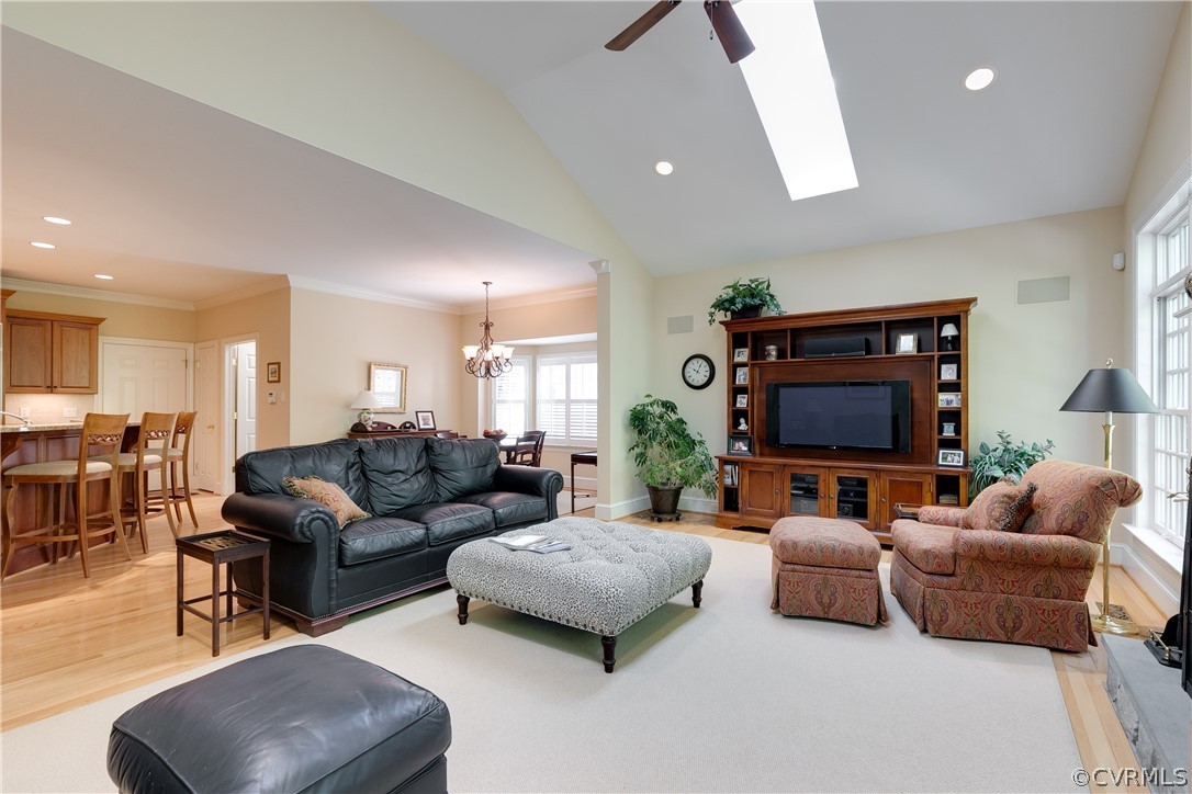 124 Lindenhurst