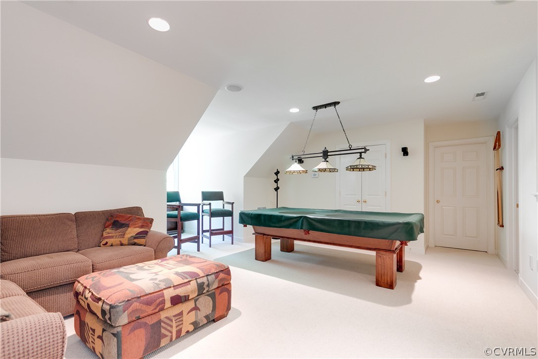 124 Lindenhurst