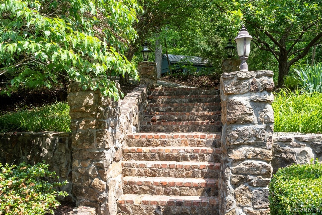 271 John Tyler Memorial Highway