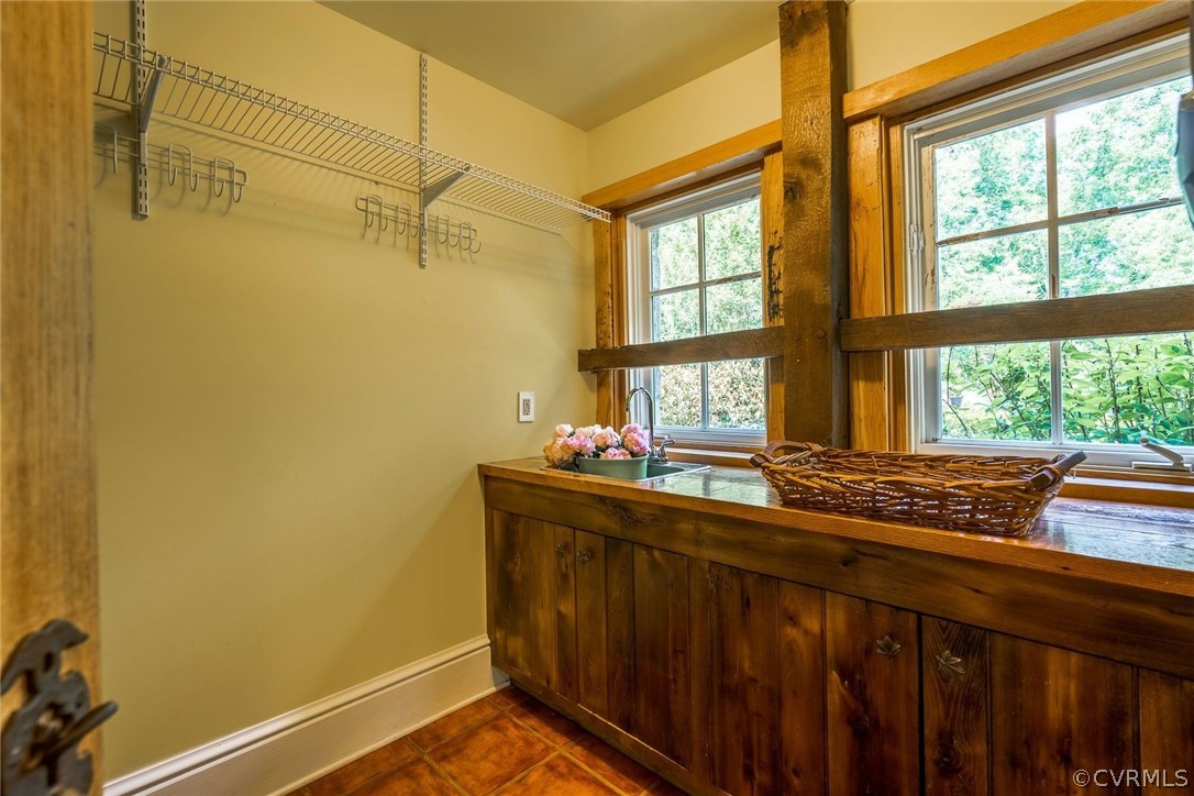 271 John Tyler Memorial Highway