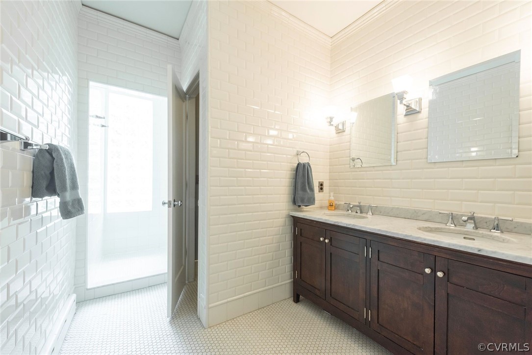 3333 W Franklin Street