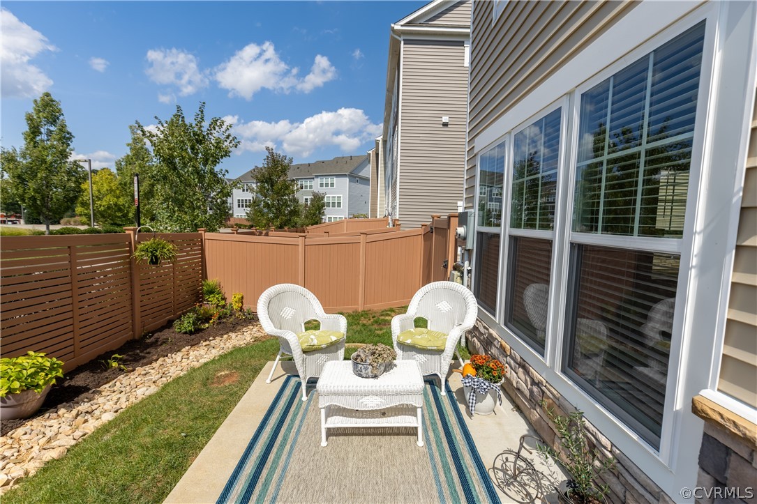 2124 Perennial Circle Unit: End Unit