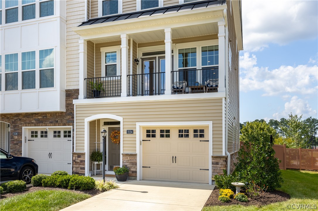 2124 Perennial Circle Unit: End Unit
