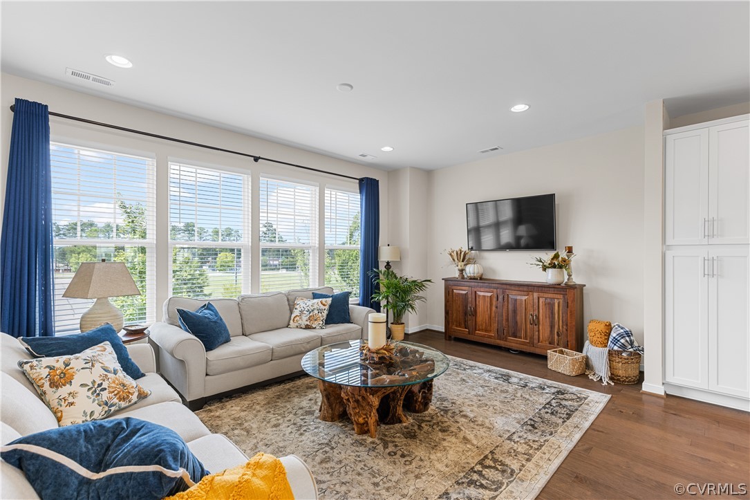 2124 Perennial Circle Unit: End Unit