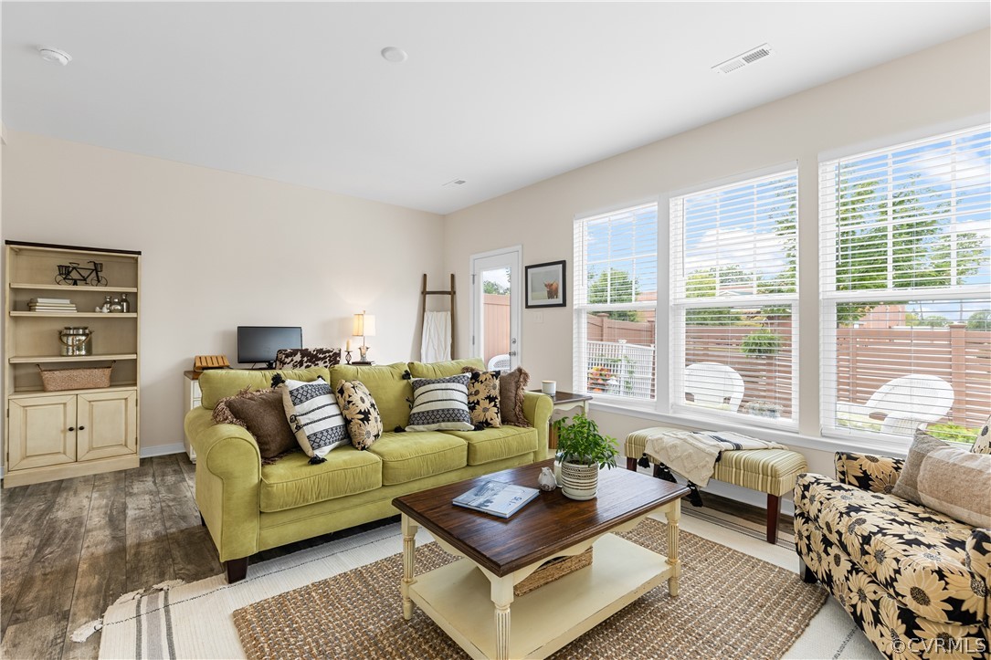 2124 Perennial Circle Unit: End Unit