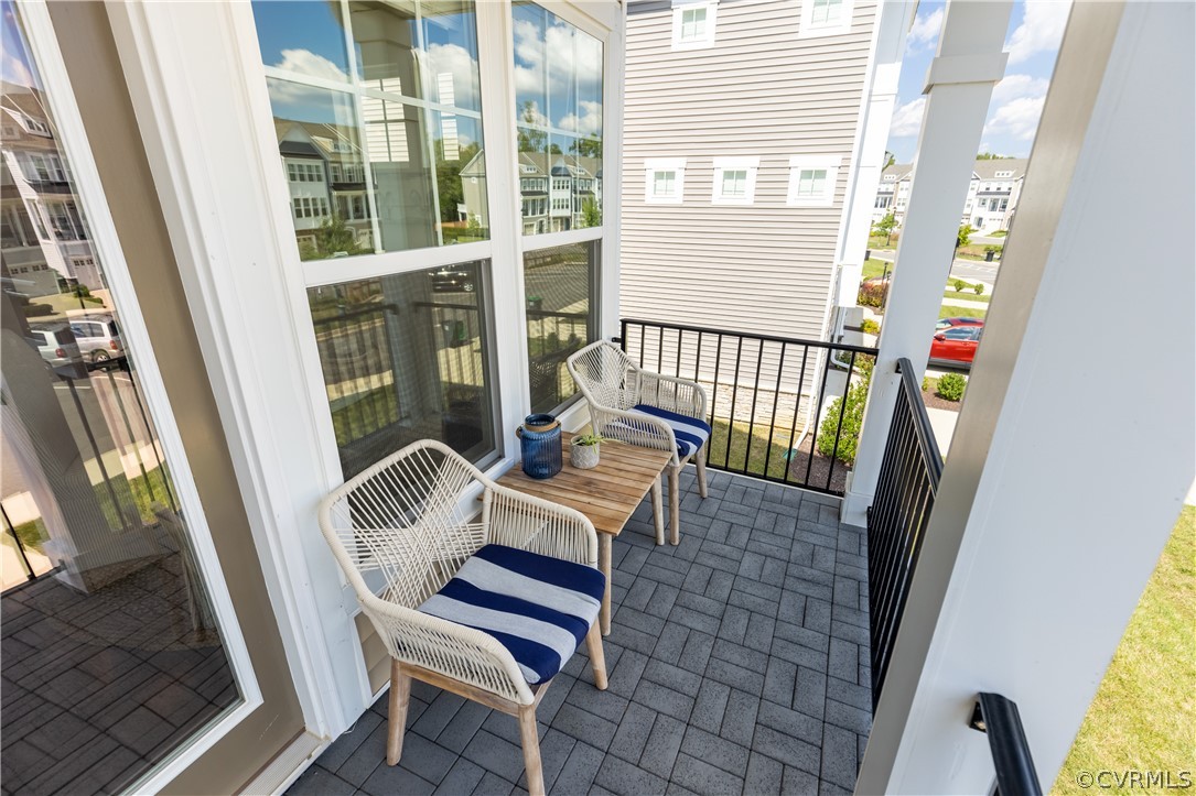 2124 Perennial Circle Unit: End Unit