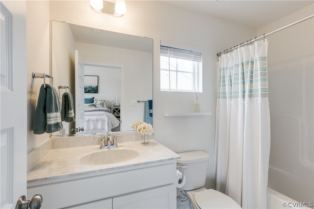2124 Perennial Circle Unit: End Unit