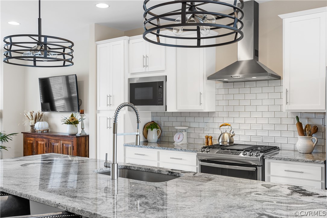 2124 Perennial Circle Unit: End Unit
