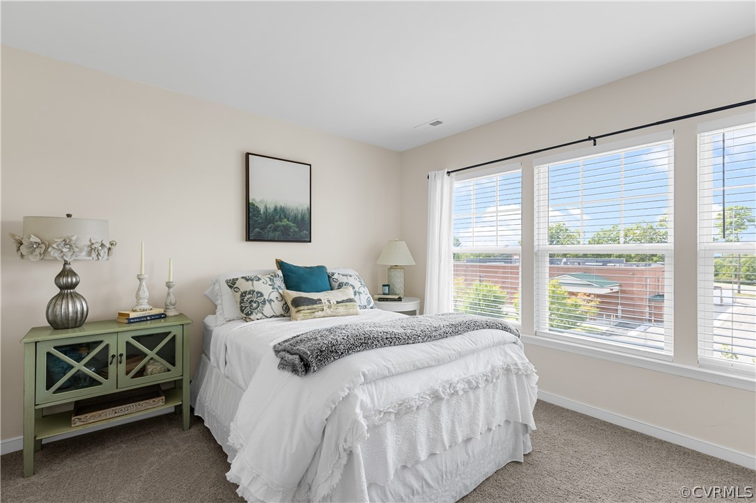 2124 Perennial Circle Unit: End Unit
