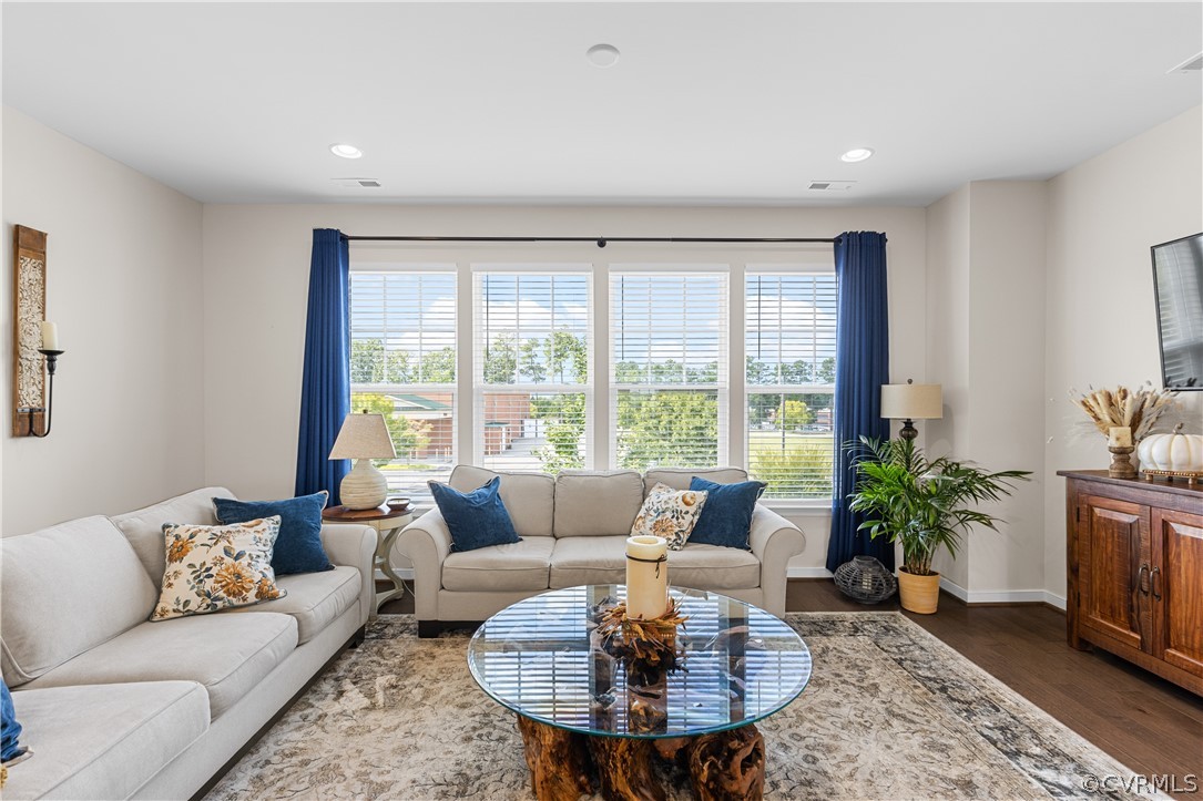2124 Perennial Circle Unit: End Unit