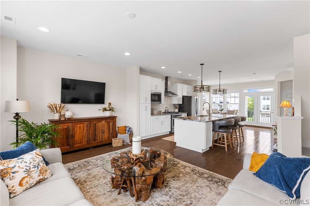 2124 Perennial Circle Unit: End Unit