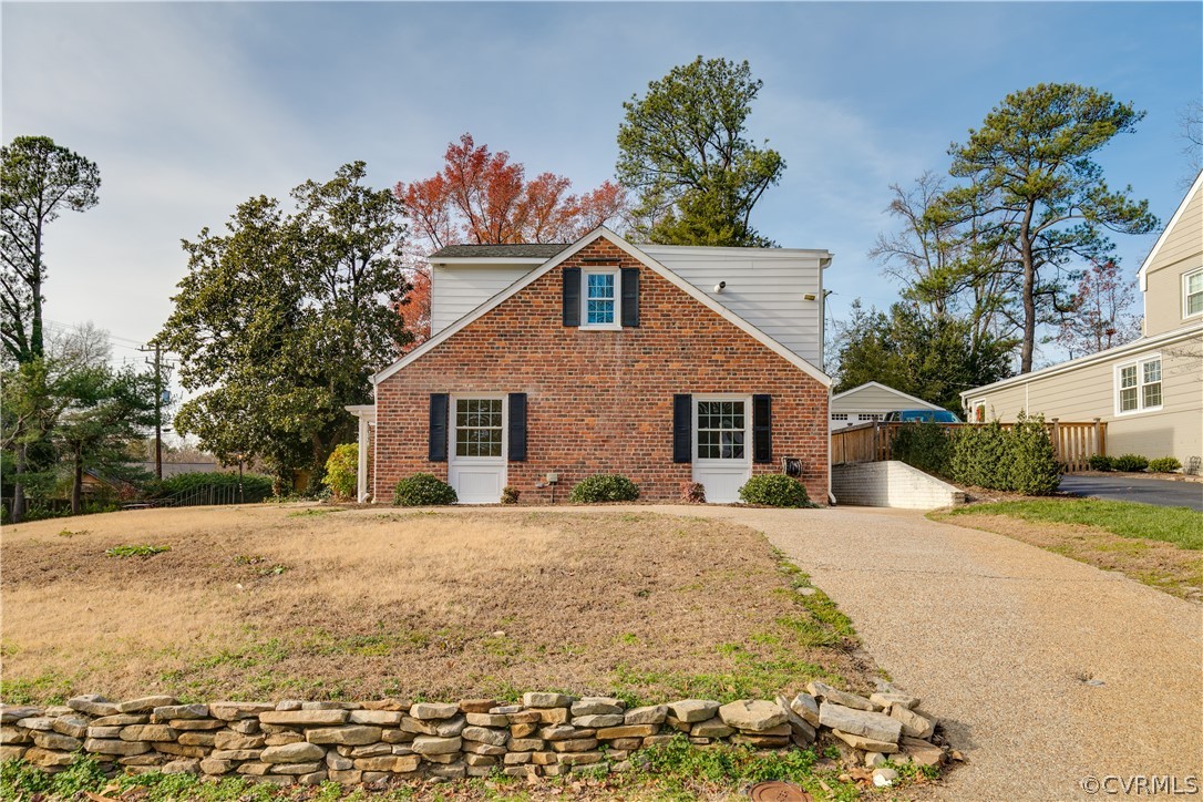 7200 Durwood Crescent