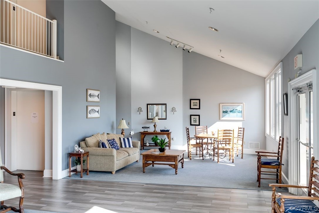 301 Beacon Ridge Drive Unit: 504