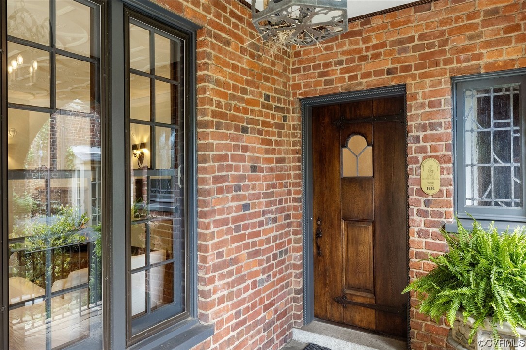 3102 Monument Avenue