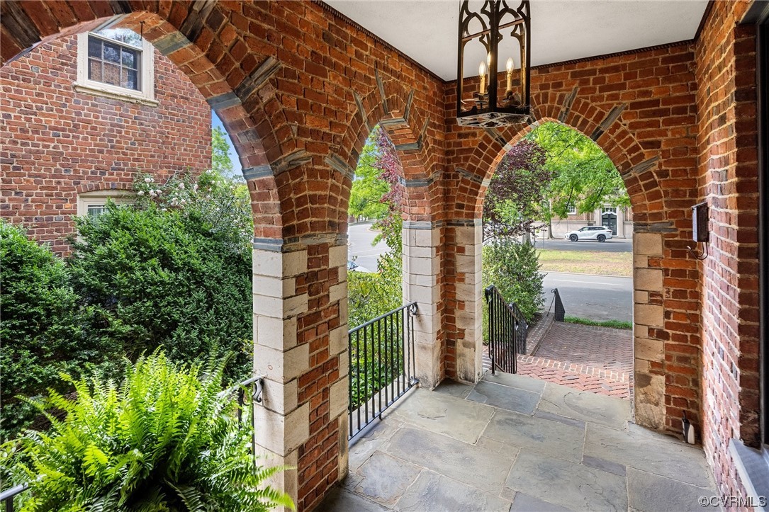 3102 Monument Avenue