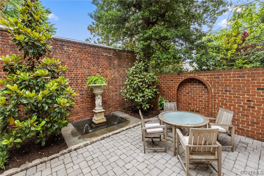 3102 Monument Avenue