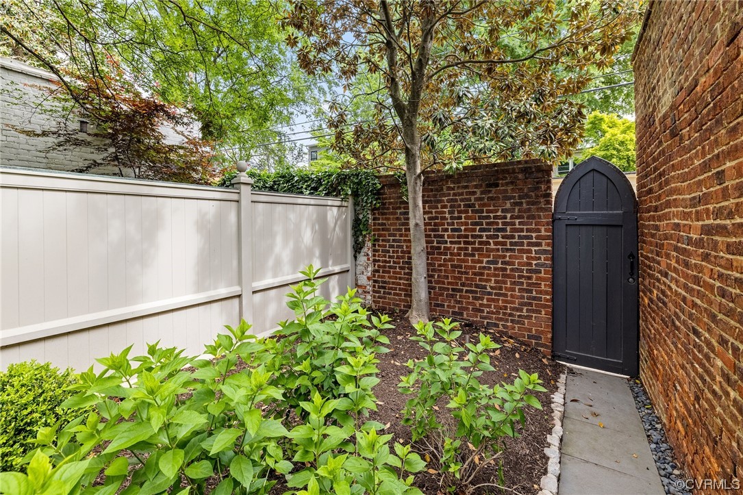 3102 Monument Avenue