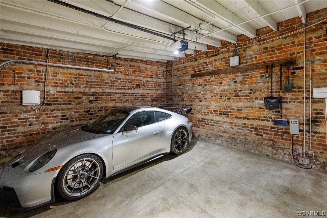 3102 Monument Avenue