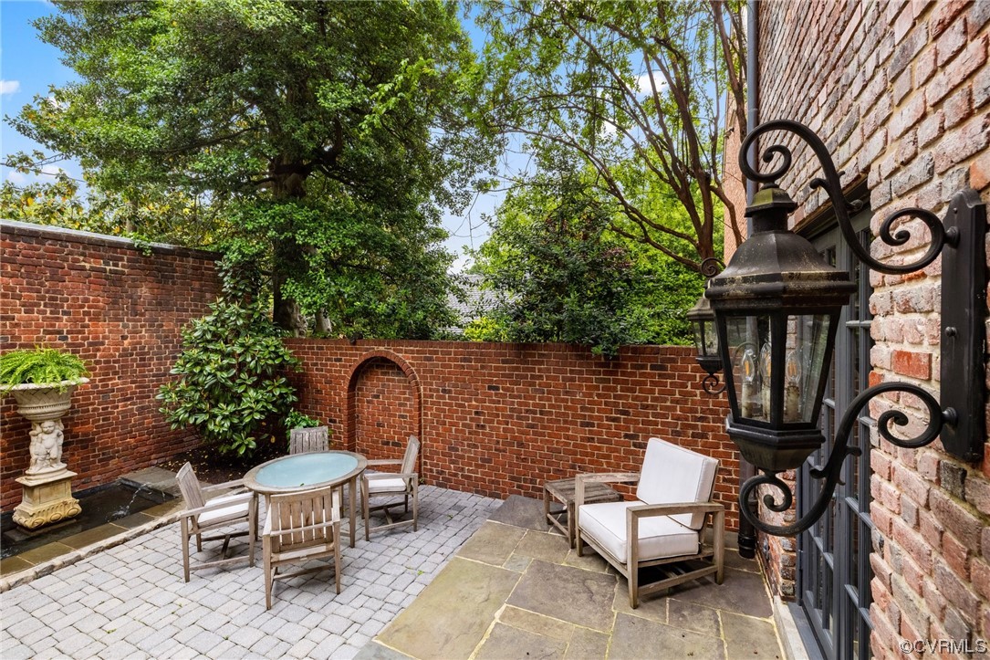 3102 Monument Avenue