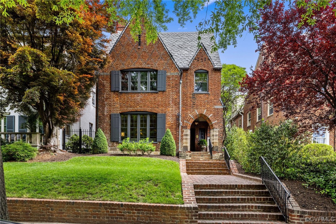 3102 Monument Avenue