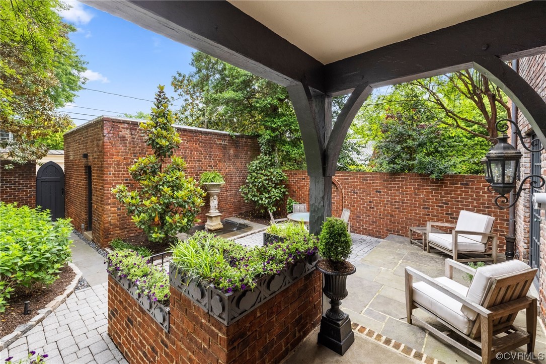 3102 Monument Avenue