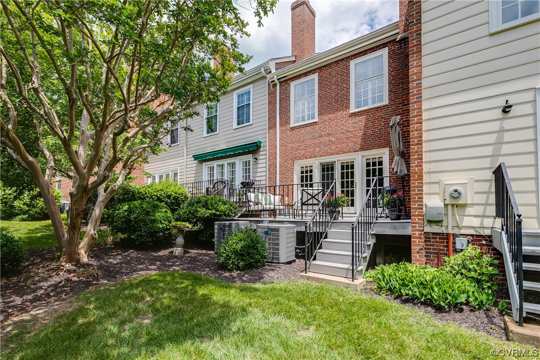 300 N RIDGE Road Unit: 18