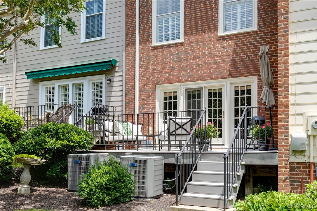 300 N RIDGE Road Unit: 18