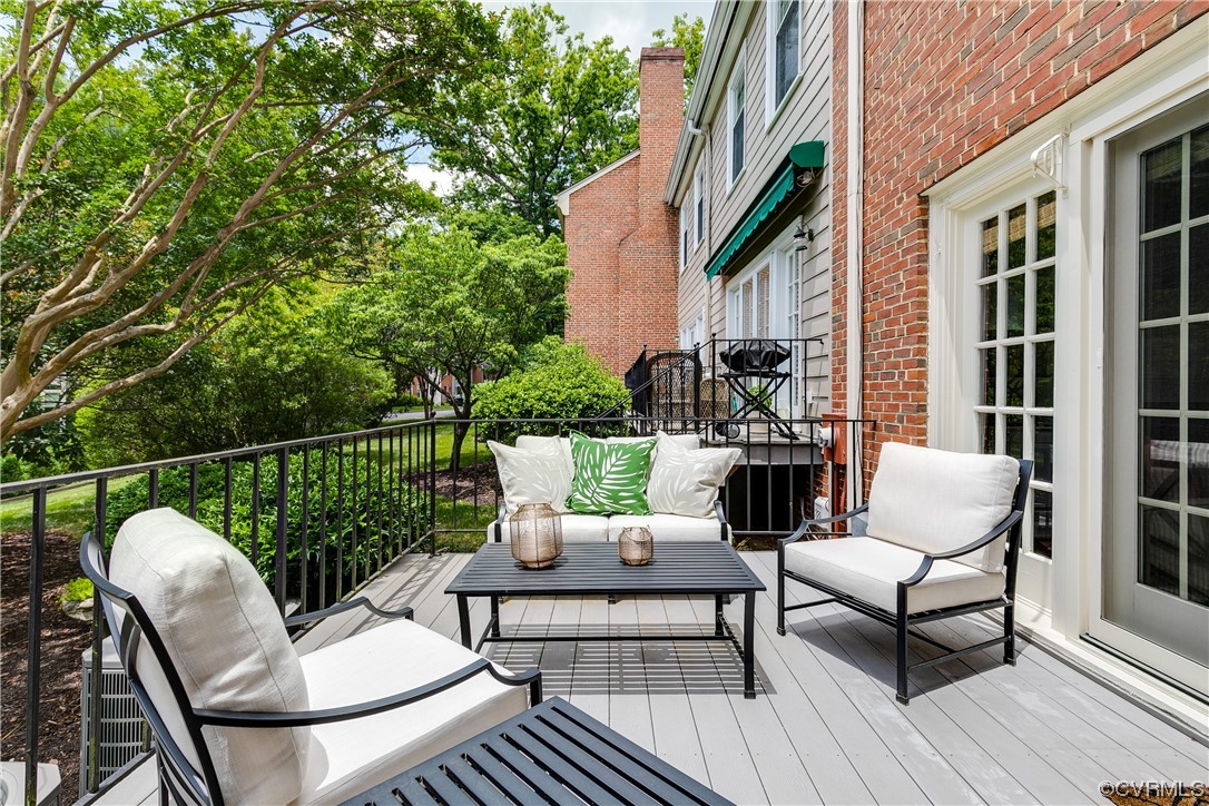 300 N RIDGE Road Unit: 18