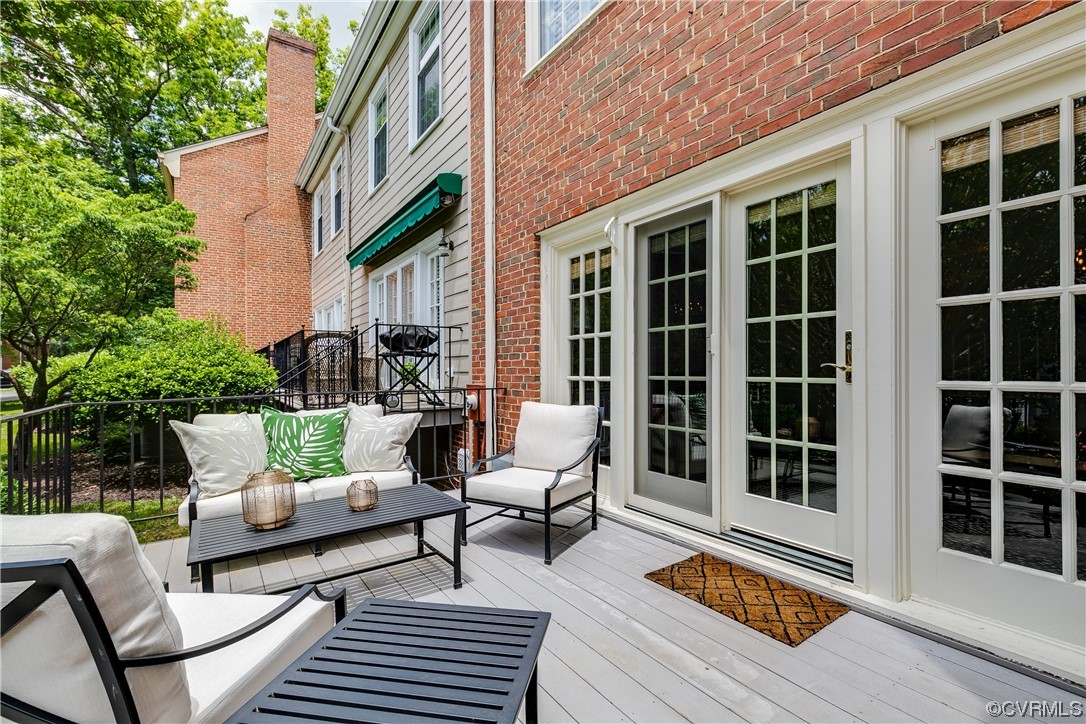 300 N RIDGE Road Unit: 18