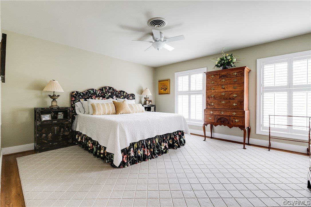 300 N RIDGE Road Unit: 18