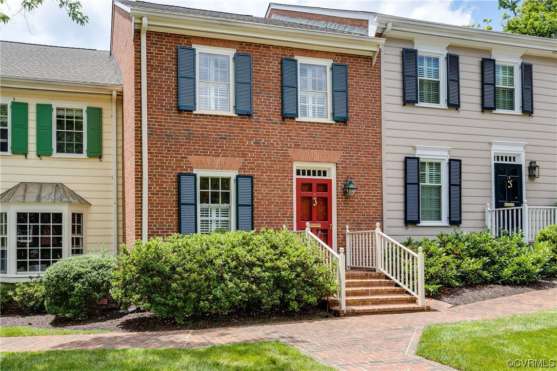 300 N RIDGE Road Unit: 18