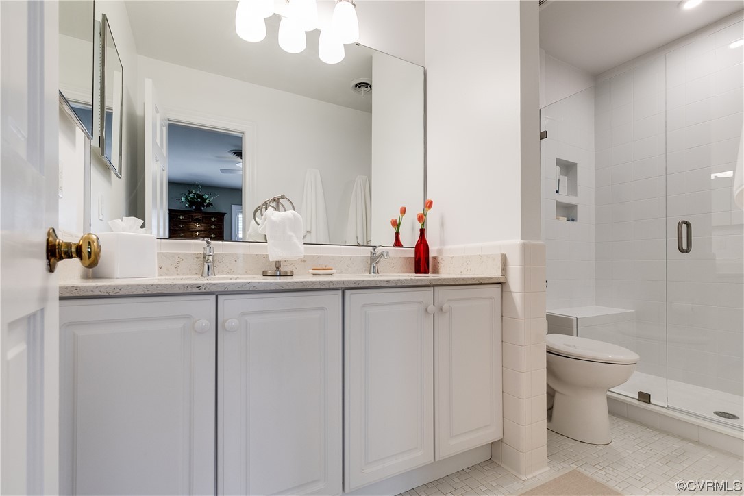 300 N RIDGE Road Unit: 18