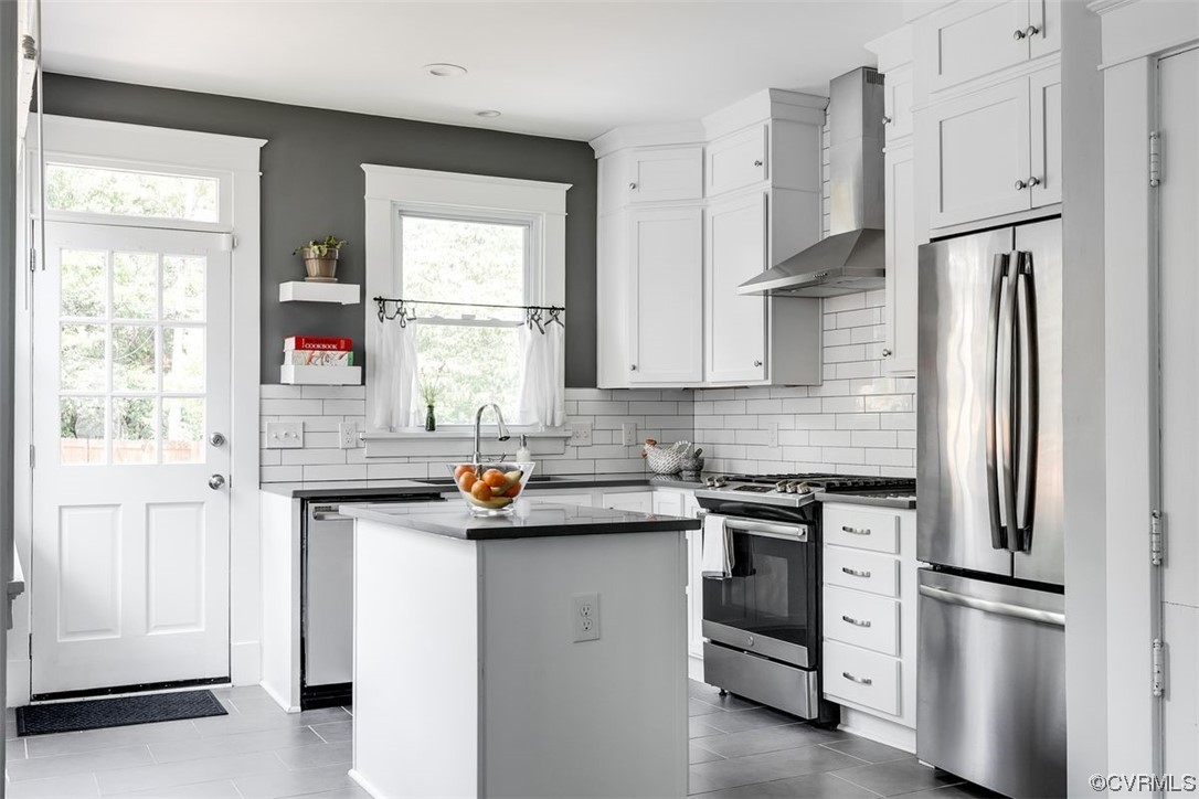 6806 Kensington Avenue