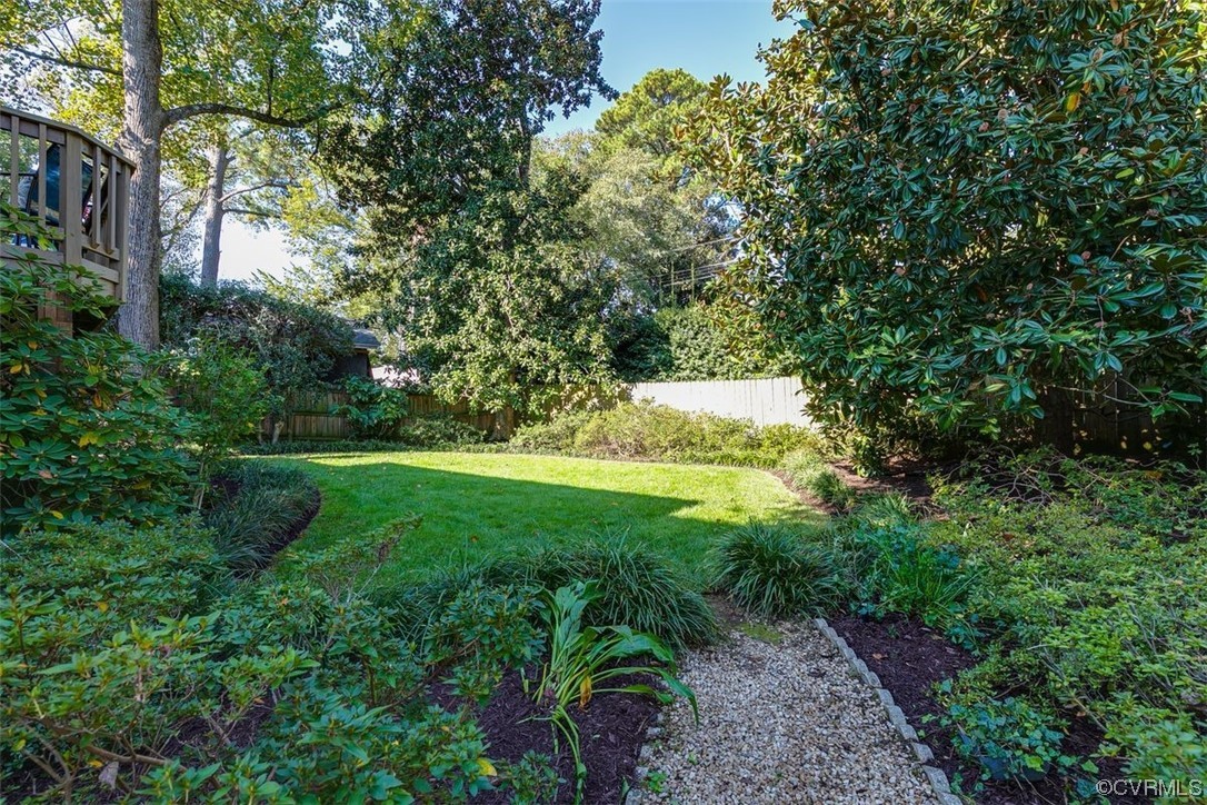 802 Lindsay Court