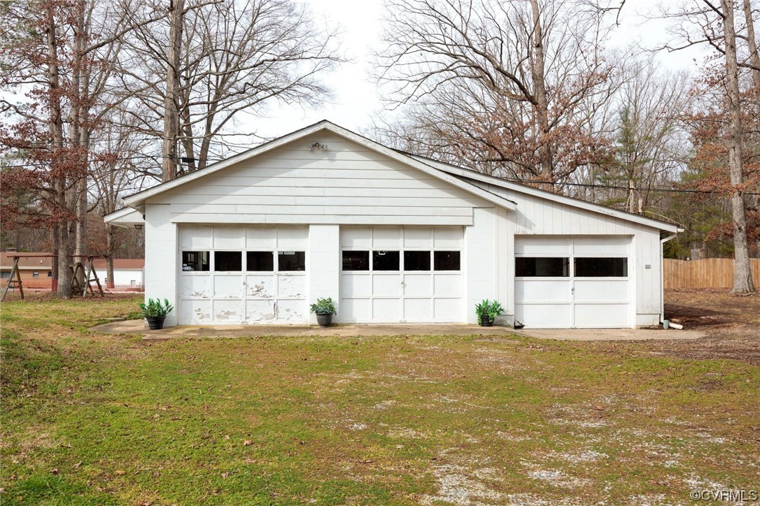 562 & 566 Ville Ponteaux Ln