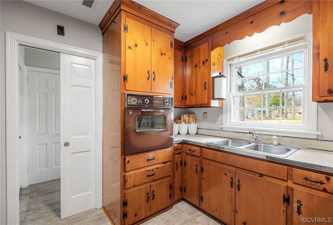 562 & 566 Ville Ponteaux Ln