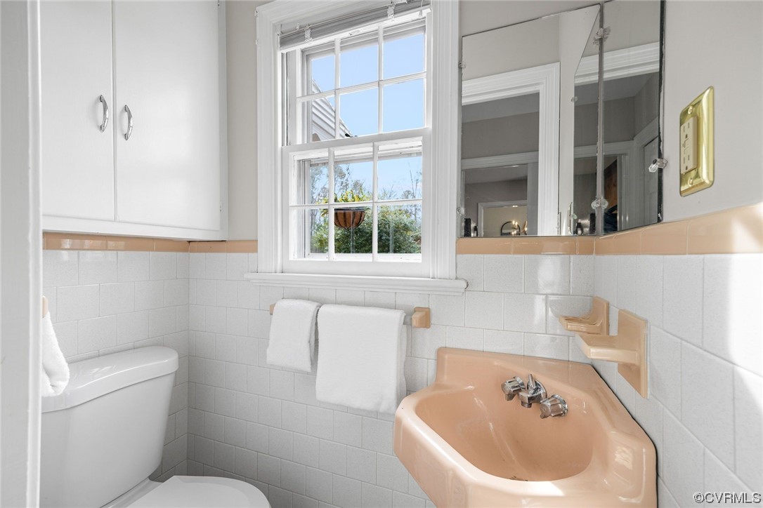 562 & 566 Ville Ponteaux Ln