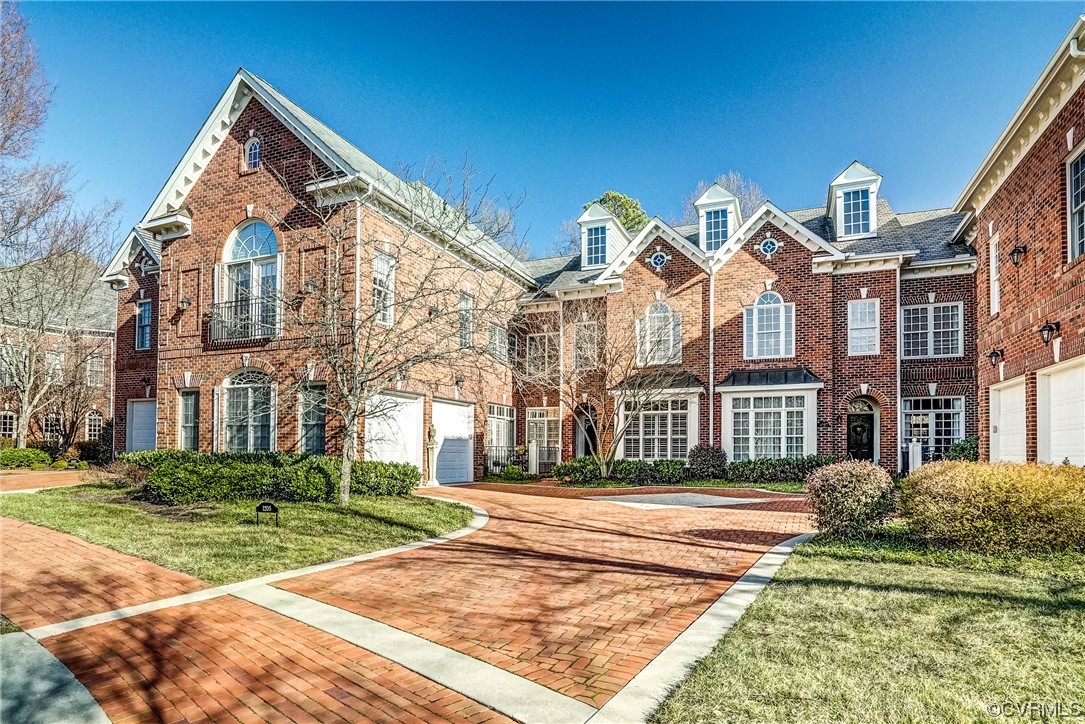 1205 Hyde Ln