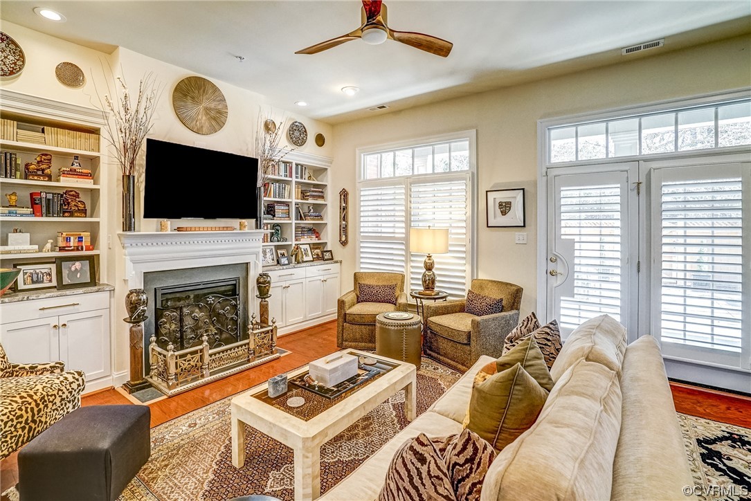 1205 Hyde Ln