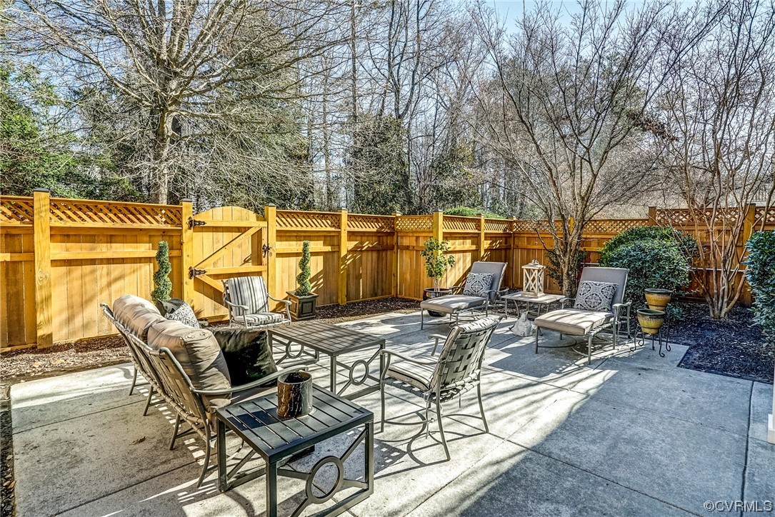 1205 Hyde Ln