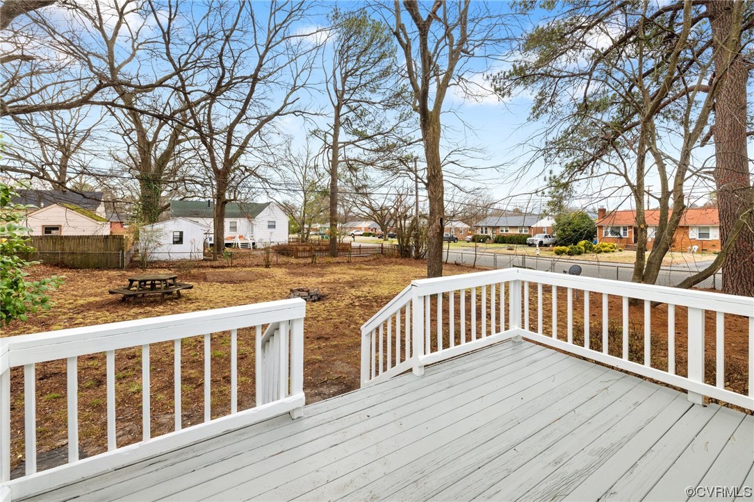 2301 Golden Rd