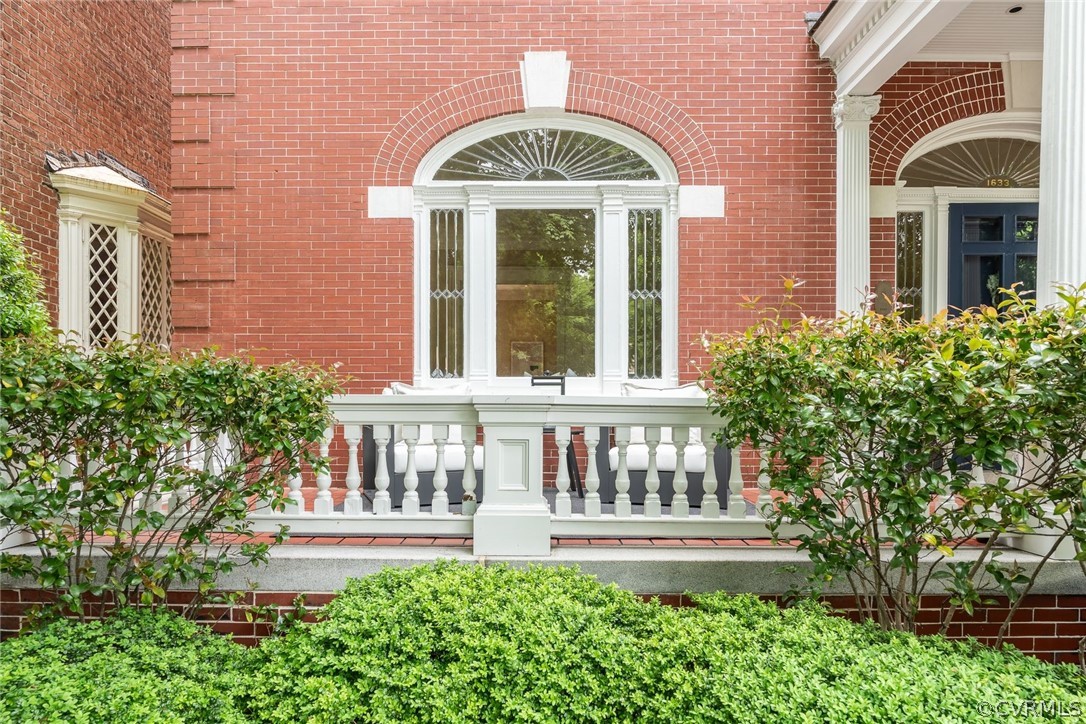 1633 Monument Ave