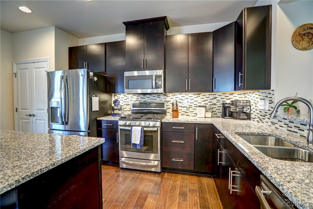 5541 Riverside Heights Way