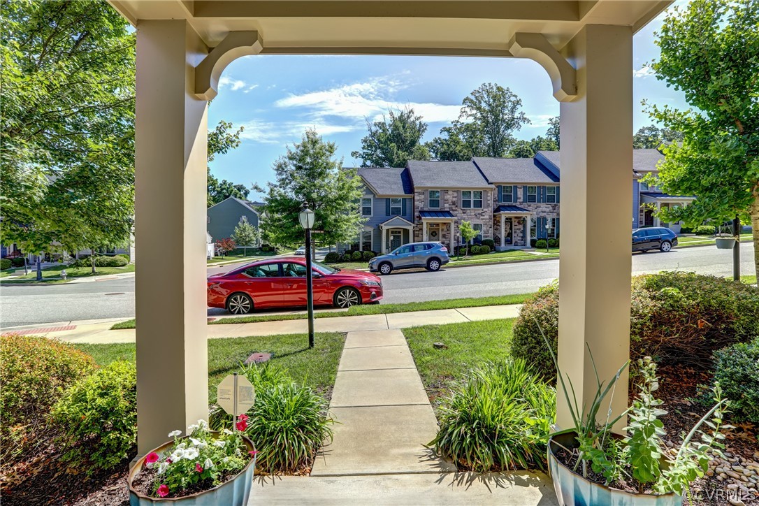 5541 Riverside Heights Way