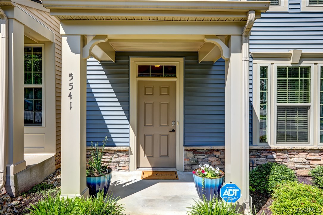 5541 Riverside Heights Way